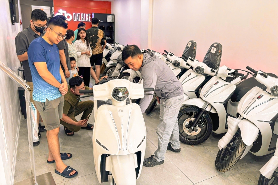 Chọn xe cần ưu tiên thiết kế gọn, cốp rộng, vận hành êm và sạc điện tiện lợi, an toàn