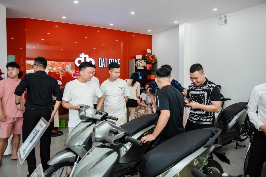 Dat Bike tiết kiệm chi phí, sạc tiện lợi, êm ái, sạch sẽ và bền bỉ hơn xe xăng