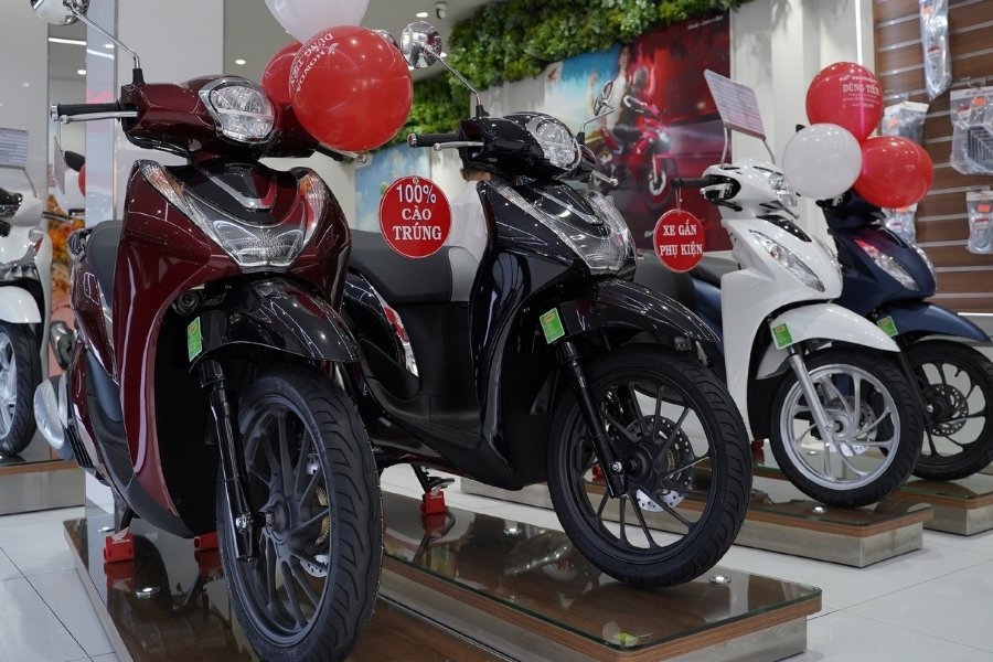Honda SH Mode sang trọng, tôn dáng người lái với động cơ êm ái và nhiều công nghệ an toàn