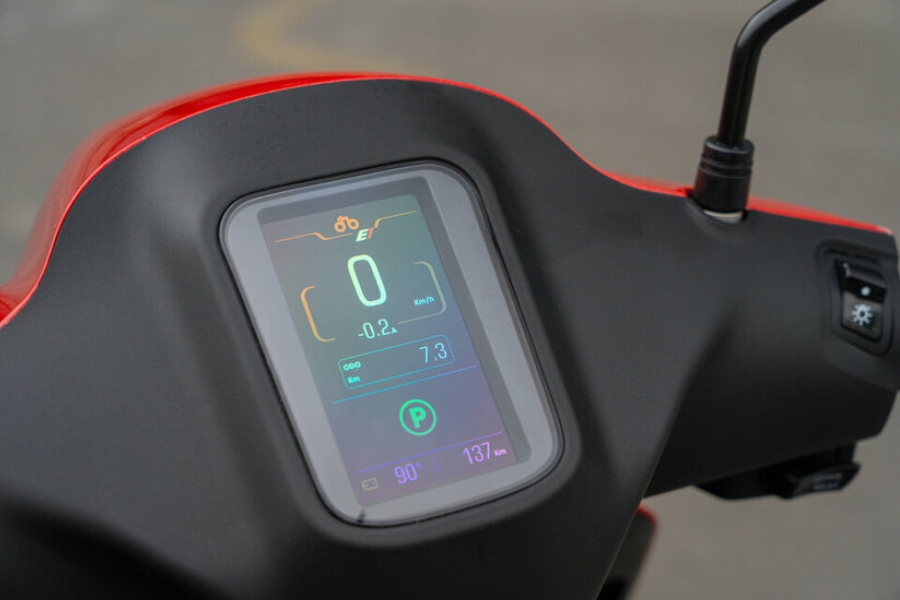 Pin thế hệ 6 dung lượng 4.3kWh của Dat Bike giúp xe đạt 200km mỗi lần sạc đầy