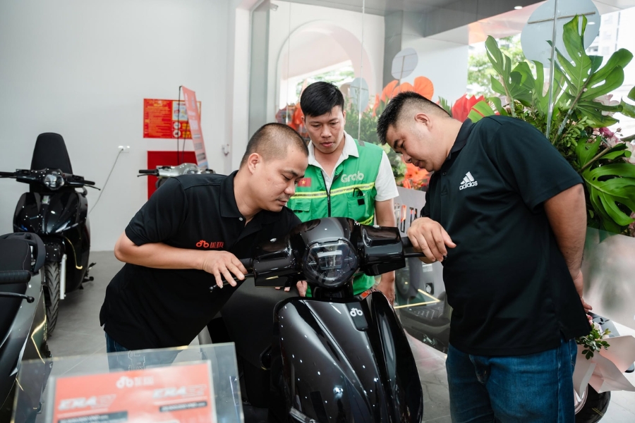 Chọn ERA E2 nếu ưu tiên tiết kiệm, hoặc chọn ERA E1 nếu bạn cần sạc nhanh và tiện nghi Chọn ERA E2 nếu ưu tiên tiết kiệm, hoặc chọn ERA E1 nếu bạn cần sạc nhanh và tiện nghi