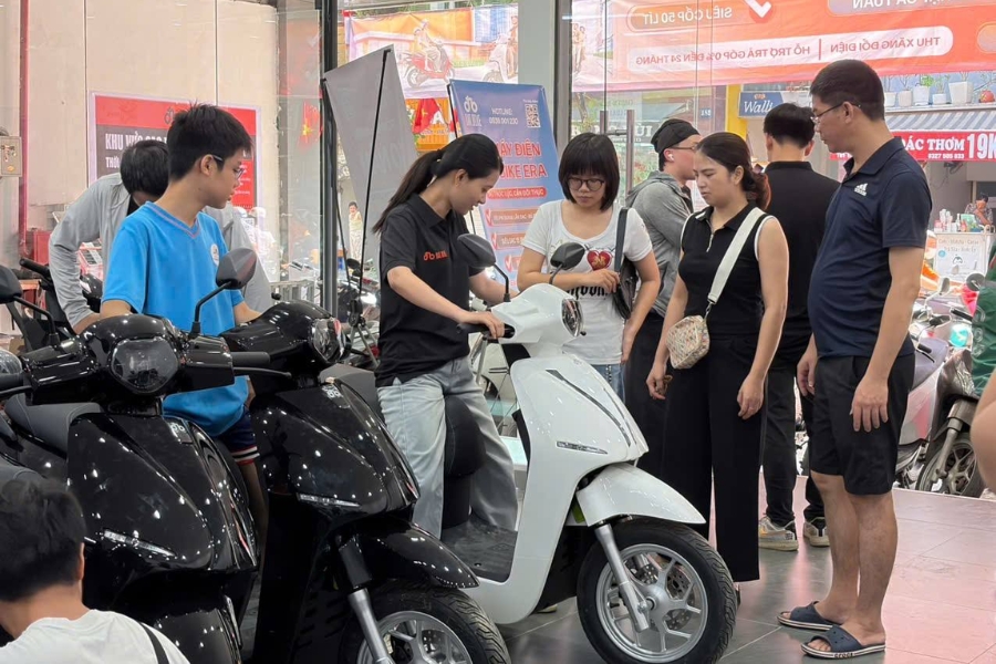 Chọn xe gọn nhẹ, yên thấp dễ chống chân, đi xa, cốp rộng và giá hợp lý