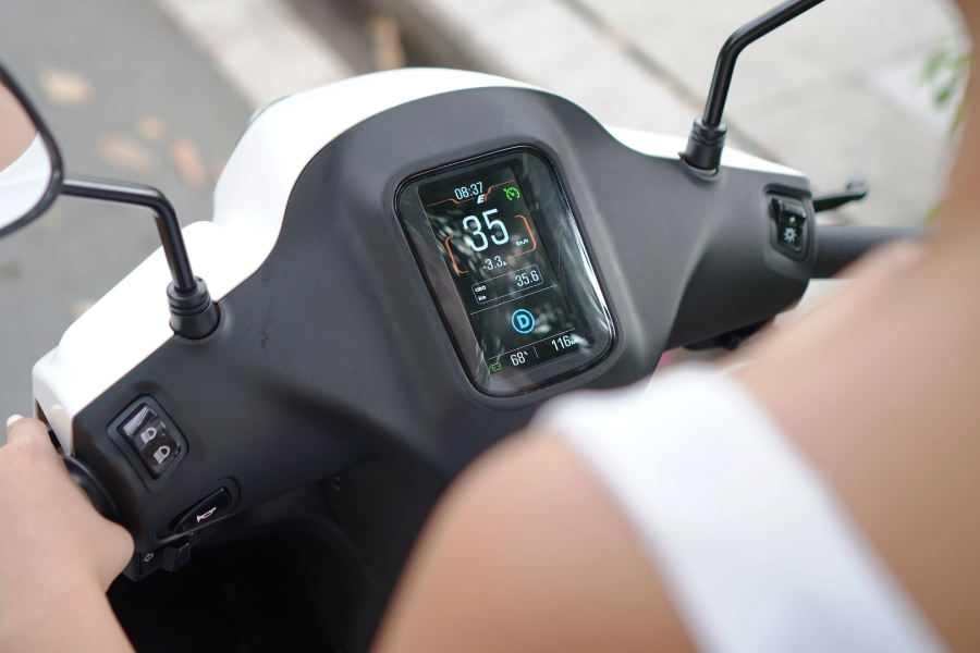 Era tích hợp Hill Assist, Cruise Control, app quản lý và khóa thông minh giúp lái xe an tâm