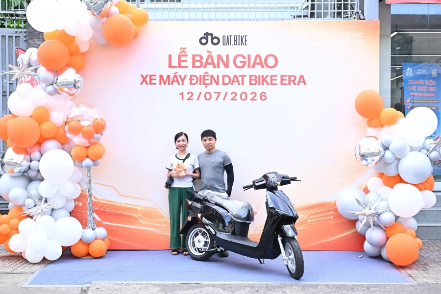 Dat Bike Era E2 giá dưới 30 triệu, đi 200km, cốp 50L và yên thấp 750mm dễ điều khiển
